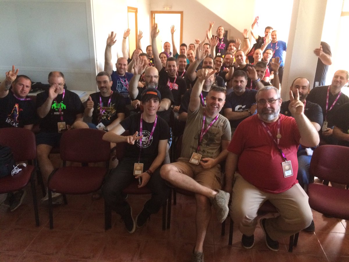 Arcade_Vintage's tweet photo. Muchas gracias a todas las Asociaciones, Desarrolladores y RetroGamers por hacer de #ArcadeCon2017 algo único! Sois unos cracks! 👏👏👏👍👍👍🙌🙌🙌 https://t.co/XFn3FtAkuQ