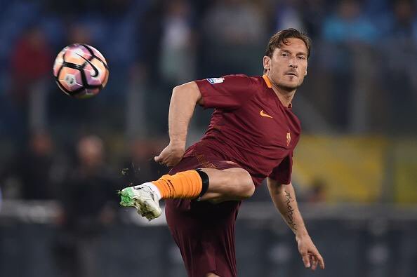 SFarrellyPro's tweet photo. Nothing but respect for the legendary @Totti. Congratulations on a incredible 28 yr career at @Roma.The last true 1 club #warrior. #Respect https://t.co/2NpS3iNDum