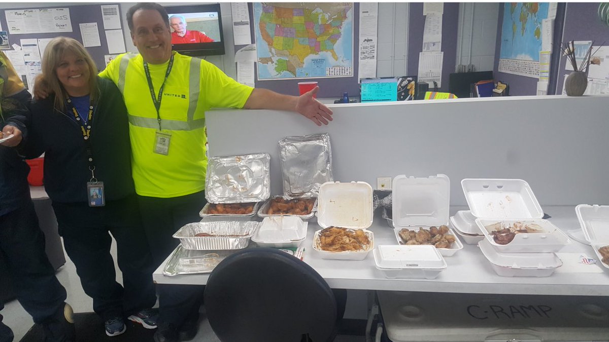 CLE ramp enjoying Saturday wing night@Jonathangooda