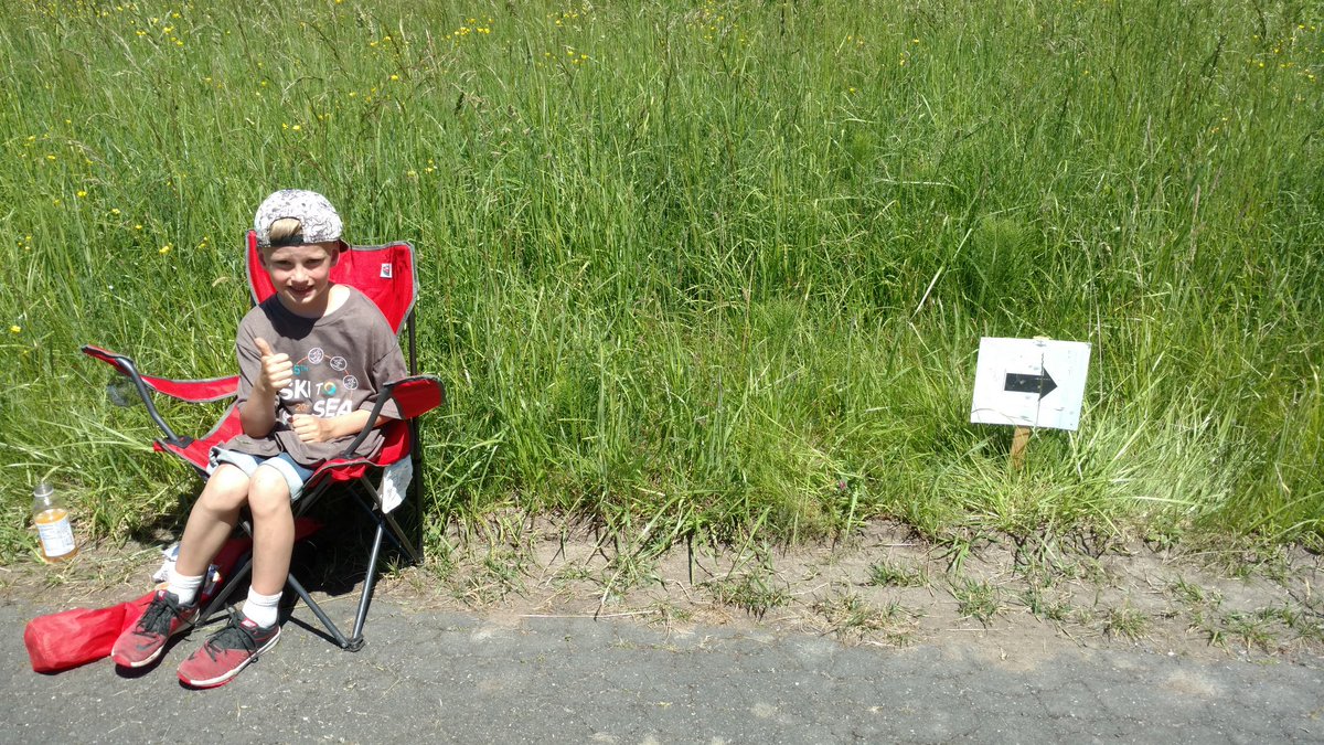 _LukeK's tweet image. Volunteering is hard. #SkiToSea