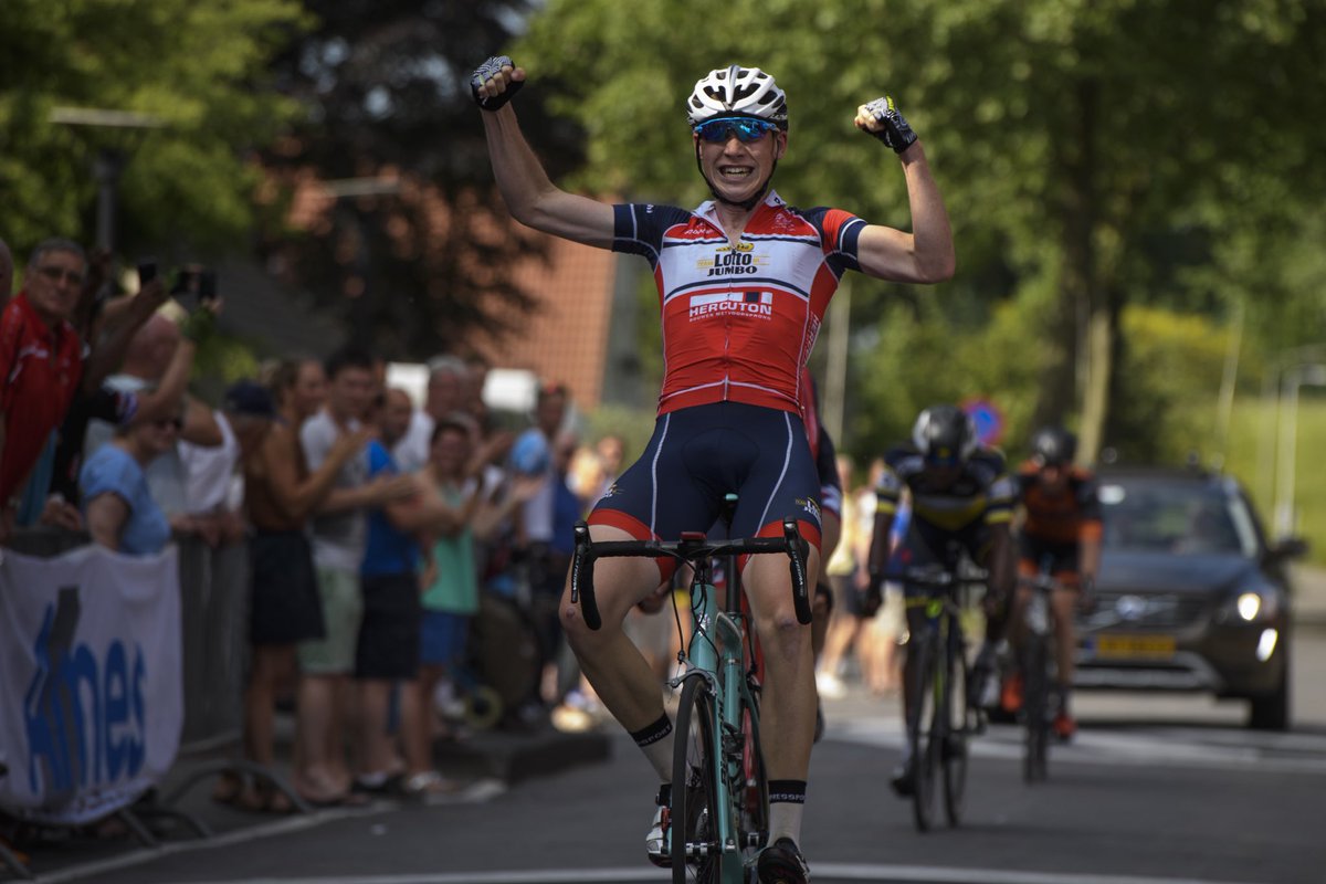 VIDEO: de samenvatting van de 4de Clubcompetitie koers! Zo vader zo zoon 🚴🍾 <a href="/dekkerdavid/">David Dekker</a> <a href="/edekker1970/">Erik Dekker</a> <a href="/RichardPlugge/">Richard Plugge</a>