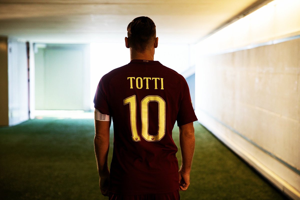 lauratapiasr's tweet photo. Será difícil voltear a donde solía estar y no verlo, va a ser difícil mirar la 10 de la Roma y que no diga Totti. ¡Hasta siempre Capitano! https://t.co/wgCyCiZUfW