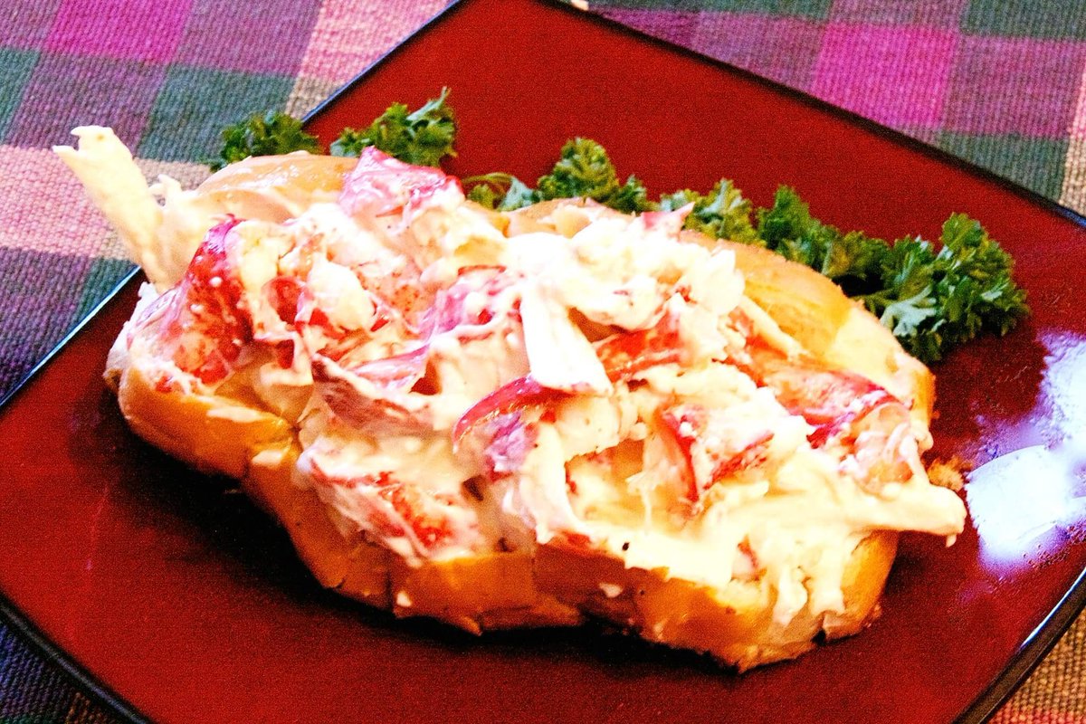 Off The Hook tweet media