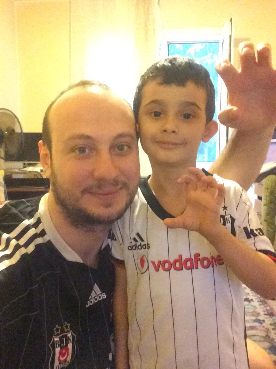 Tahsin19o3's tweet photo. #şampiyONBEŞiktaş #yavru #kartalımla #bundan #sonra #hersene #ŞampiyonStadyumda https://t.co/r5DlayxEBT