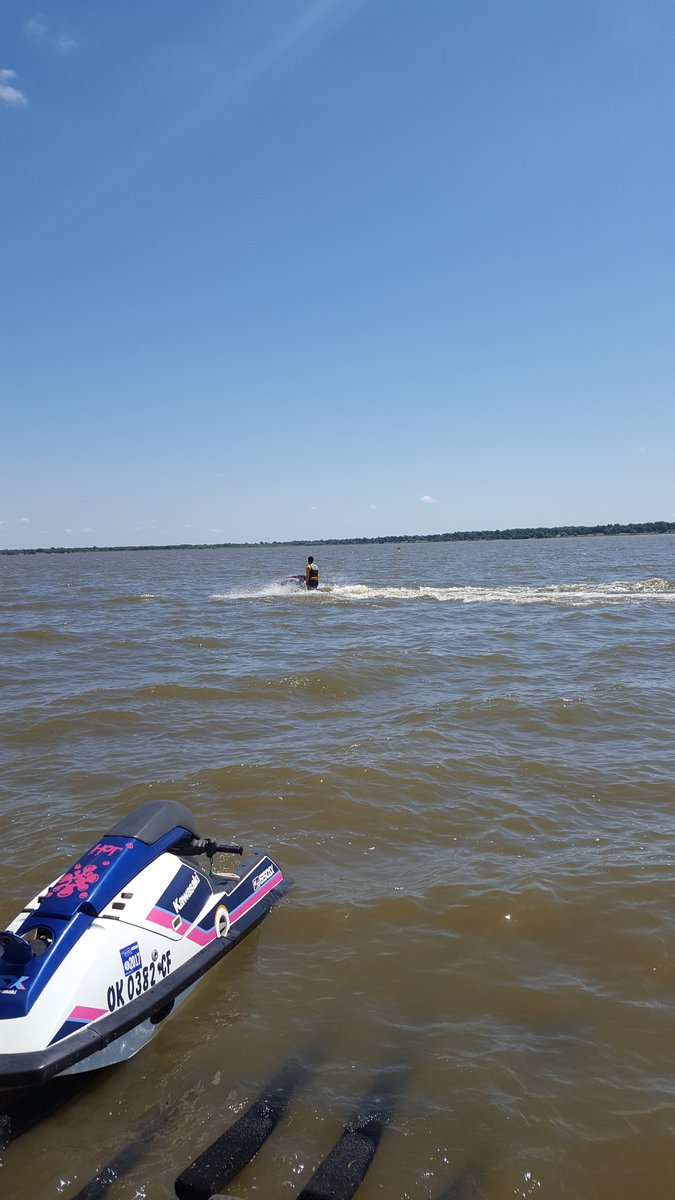 mark_fortin's tweet photo. Great time with @devenfortinn at Lake Overholser on the old school 650's 🤙🚤🏊‍♂️ https://t.co/3An91G3f2P