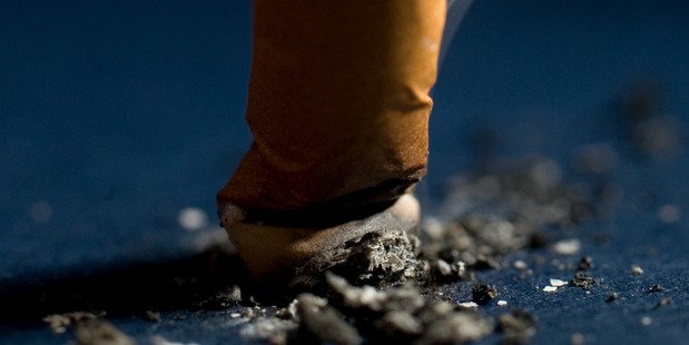 HelenClarkNZ's tweet photo. #NZ has ambitious target to be #smokefree by 2025. Much has been achieved, but much more needs to be done. My op ed: https://t.co/r4oGxKUO7R https://t.co/KH0Th4sojZ