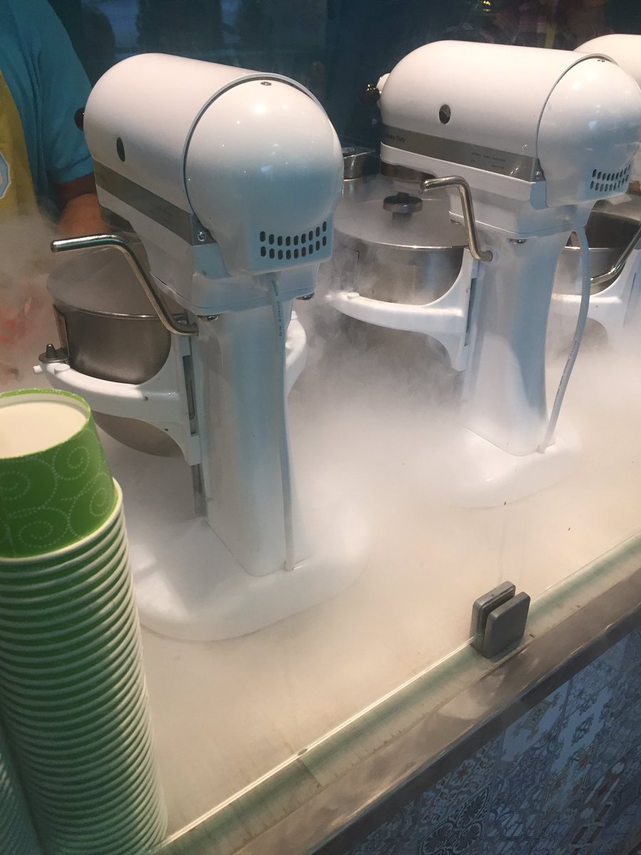 JBavz's tweet photo. FROSH ice cream 🍦 to end a busy day of sightseeing 👀. Can you BELIEVE they make it on the spot with liquid nitrogen? Omg! #nitrogen #treats https://t.co/bKeRuOOFRU