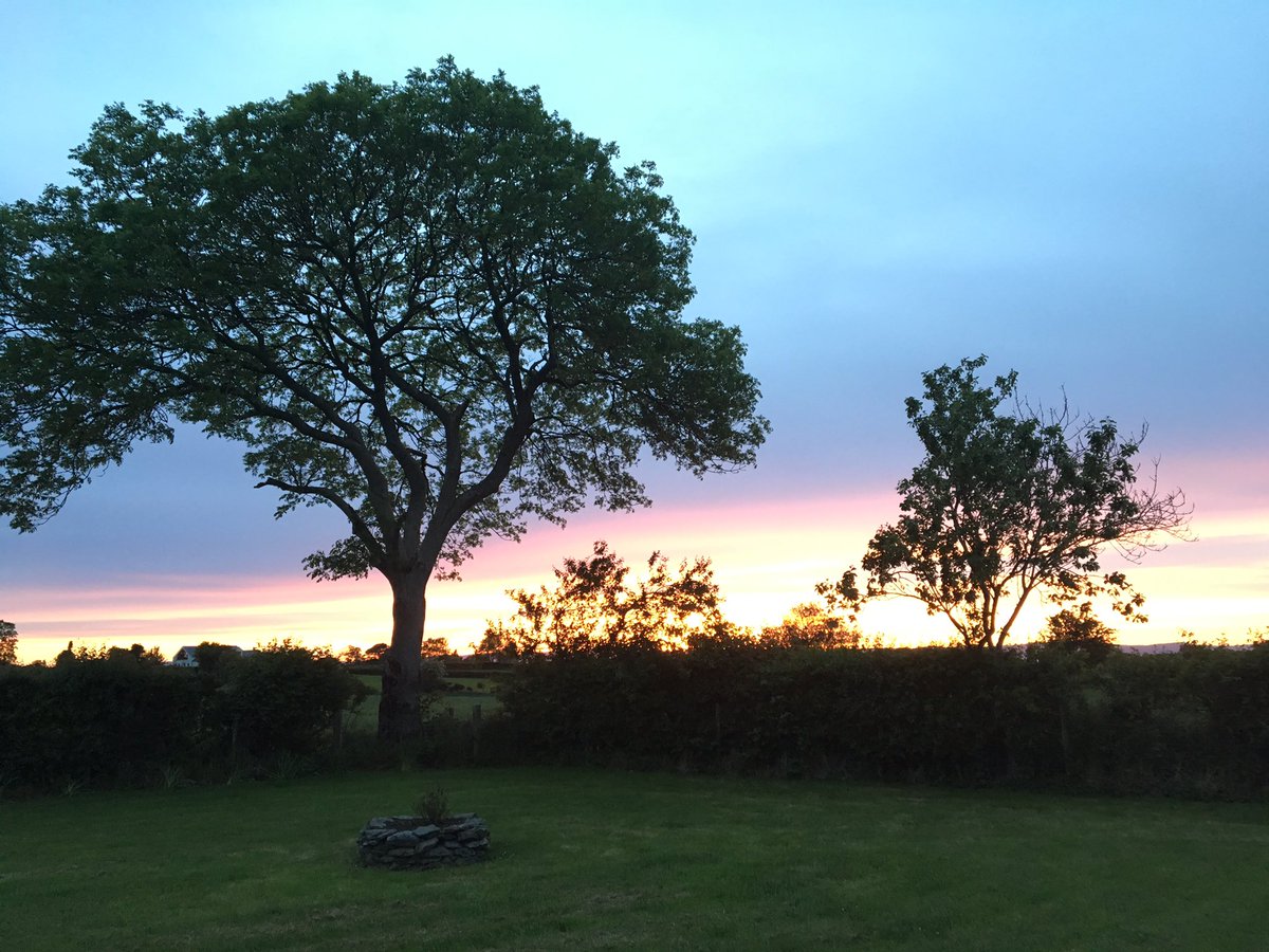 janetphilip77's tweet photo. Sunset #beautiful #largy https://t.co/i5sOf1U9sj