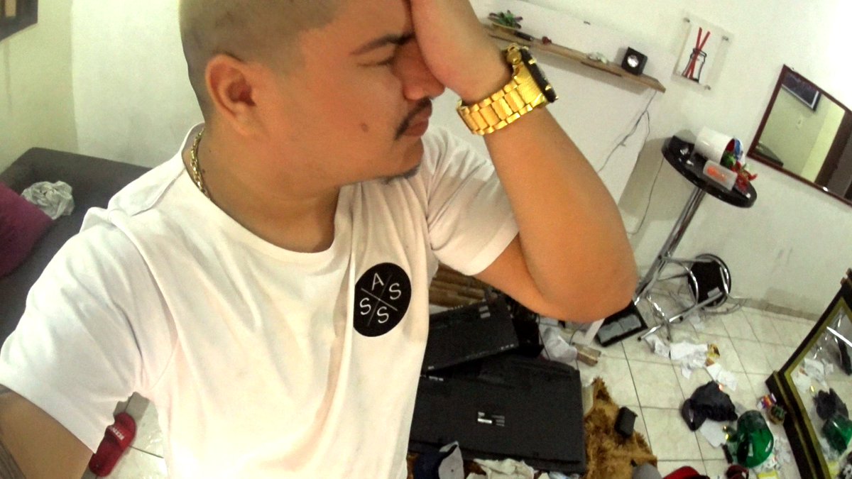 miticojovem's tweet image. INVADIRAM MINHA CASA &amp;amp; MEU CACHORRO SUMIU! 

Link : youtube.com/watch?v=2bakrE…

Da um RT pra ajudar nois e só vamo!