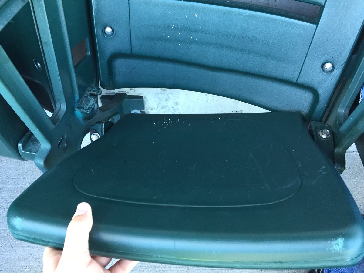 Jefftheman45's tweet photo. Status update: bottom of the 7th and still no seat. Also out of Banquet. @Rockies #rockies #WishIWasAtBusch https://t.co/UAWxuqoSWw