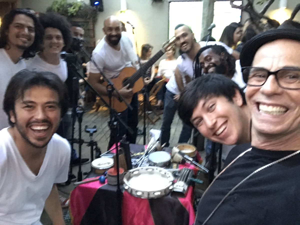 carlinhosdjesus's tweet photo. Com @InovaSamba não tem tempo ruim! É #SambaDeVerdade
Muito bom! #GostoDisso https://t.co/NET1RA2Edg