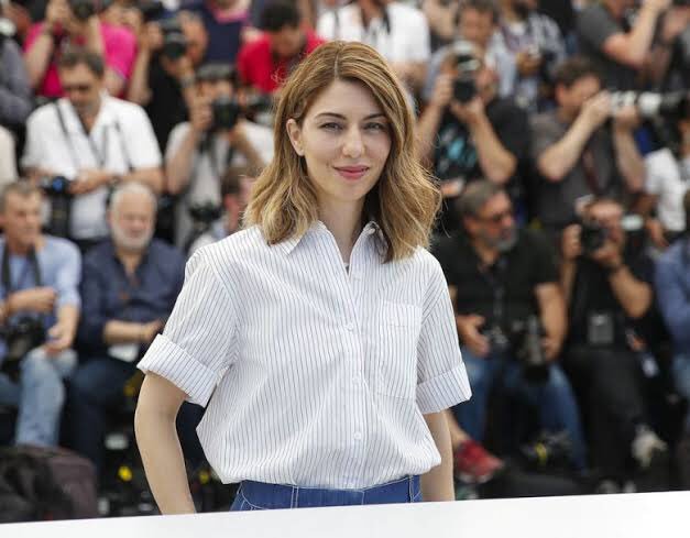 EnLaButacaMex's tweet photo. Sofía Coppola hizo historia al convertirse en la segunda mujer en ganar por Mejor Dirección en #Cannes después de Yuliya Solntseva en 1961 https://t.co/LVXPccg0LX