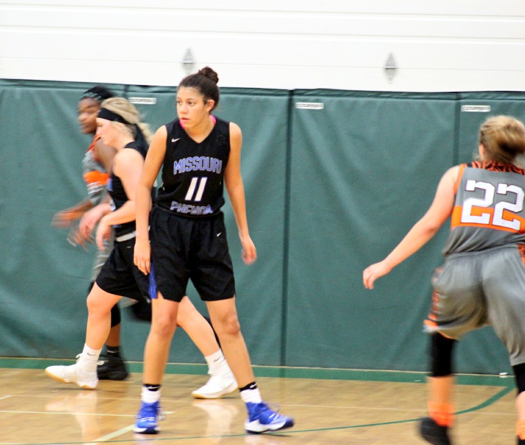 MissouriPhenom's tweet photo. @neb_media upcoming stud here with c/o 2022 #jordanjackson. Great game IQ , rebounds, and has a soft touch with the mid range jumper 🏀🏀🏀 https://t.co/QWL2tA6uKt