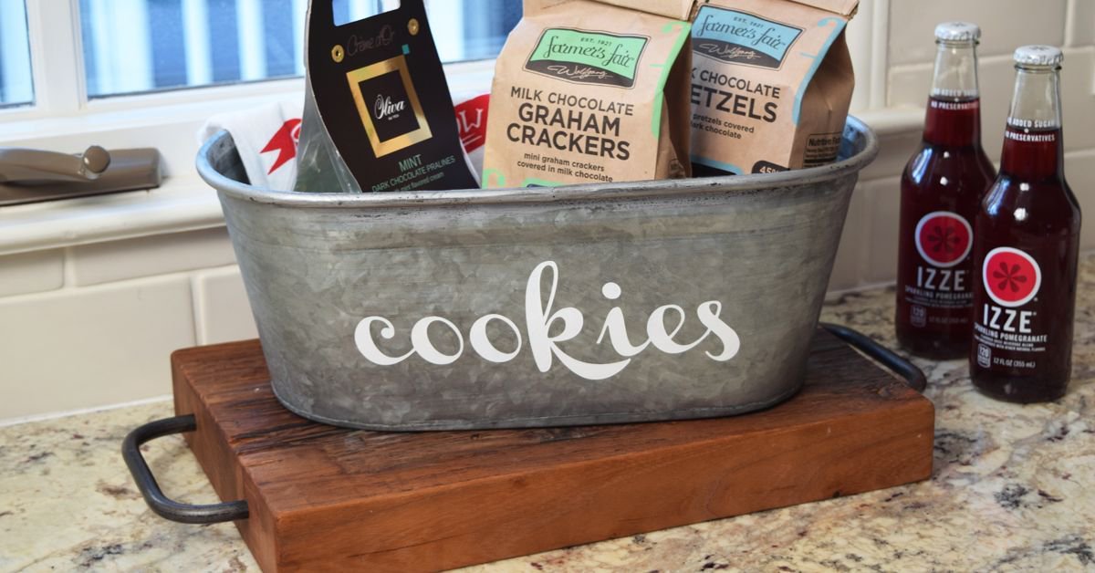 asouthernbucket's tweet photo. Display cookies and treats in this vintage style galvanized tub:
#countertopstorage #farmhousekitchen
https://t.co/uXKyRLYxJi https://t.co/PZePNn0klJ
