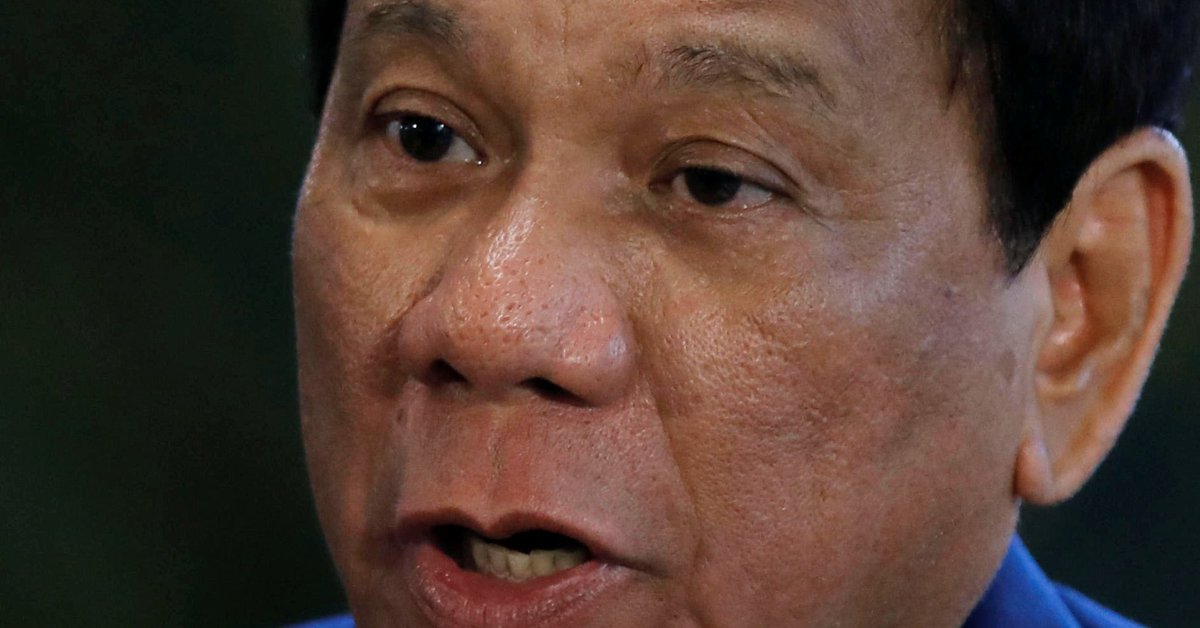 HuffPostCanada's tweet photo. Philippines President Duterte says his soldiers can rape during martial law https://t.co/60B9wDsuXn https://t.co/jAtnJPR9FY