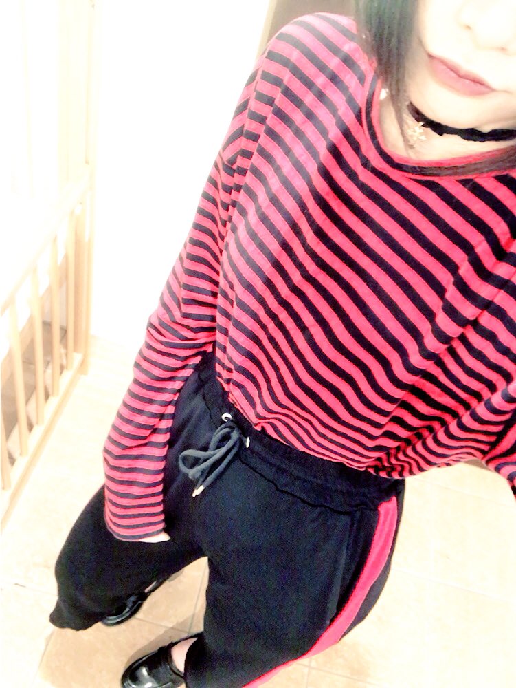 久しぶりに投稿です(^-^)/
しばらく出てこれなくてすみません(&gt;_&lt;;)
今日からまた１週間学校頑張ります❣️
この前撮ったプリクラもアップするので是非見てくださいね（　＾ω＾）♪゛