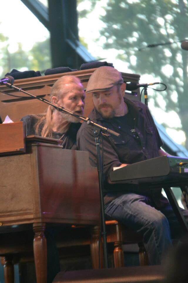 Diggin this pic of Gregg Allman with his right hand man Peter Levin-Gregg knew who he wanted to "pass the torch to!!" RIP Sir!!