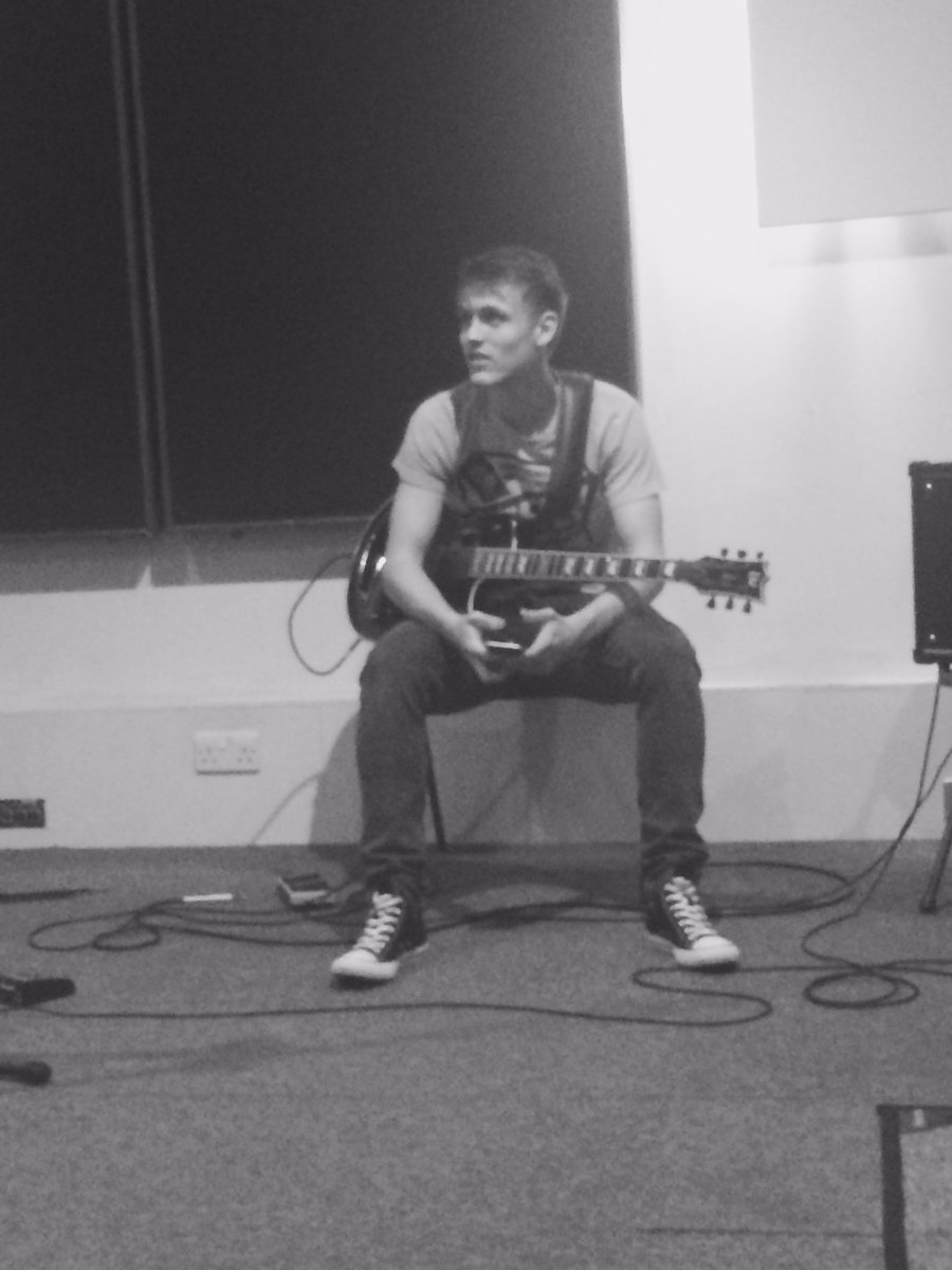 Hunting_Grey's tweet photo. Back in the studio getting ready for our @Garageglasgow gig supporting @WeekendDebt hype🎸🎙🎵 https://t.co/NPqMsH9gfw