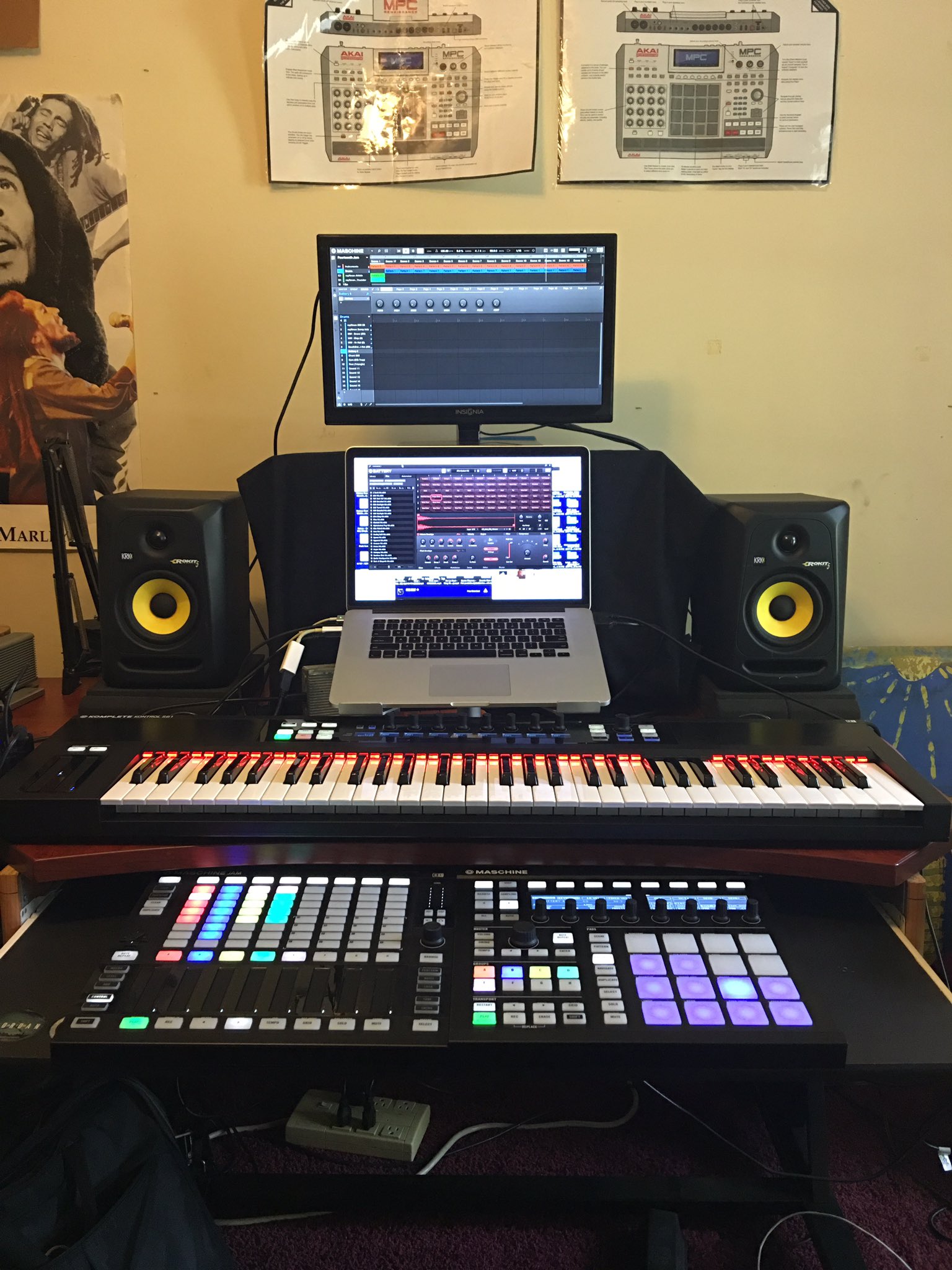 Music Production Desks With Foldout 49 Key Midi Keyboard Shelf