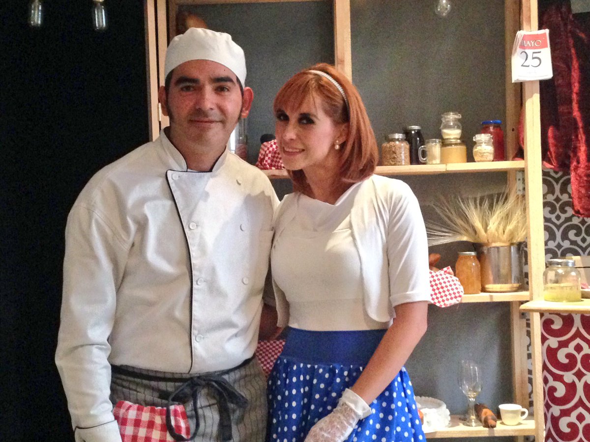 Este bello par quiere que formes parte de la historia de amor más dulce de #TeatroEnCorto #Coyoacán.Último día ! Funciones 8:30, 9 y 9:30 pm