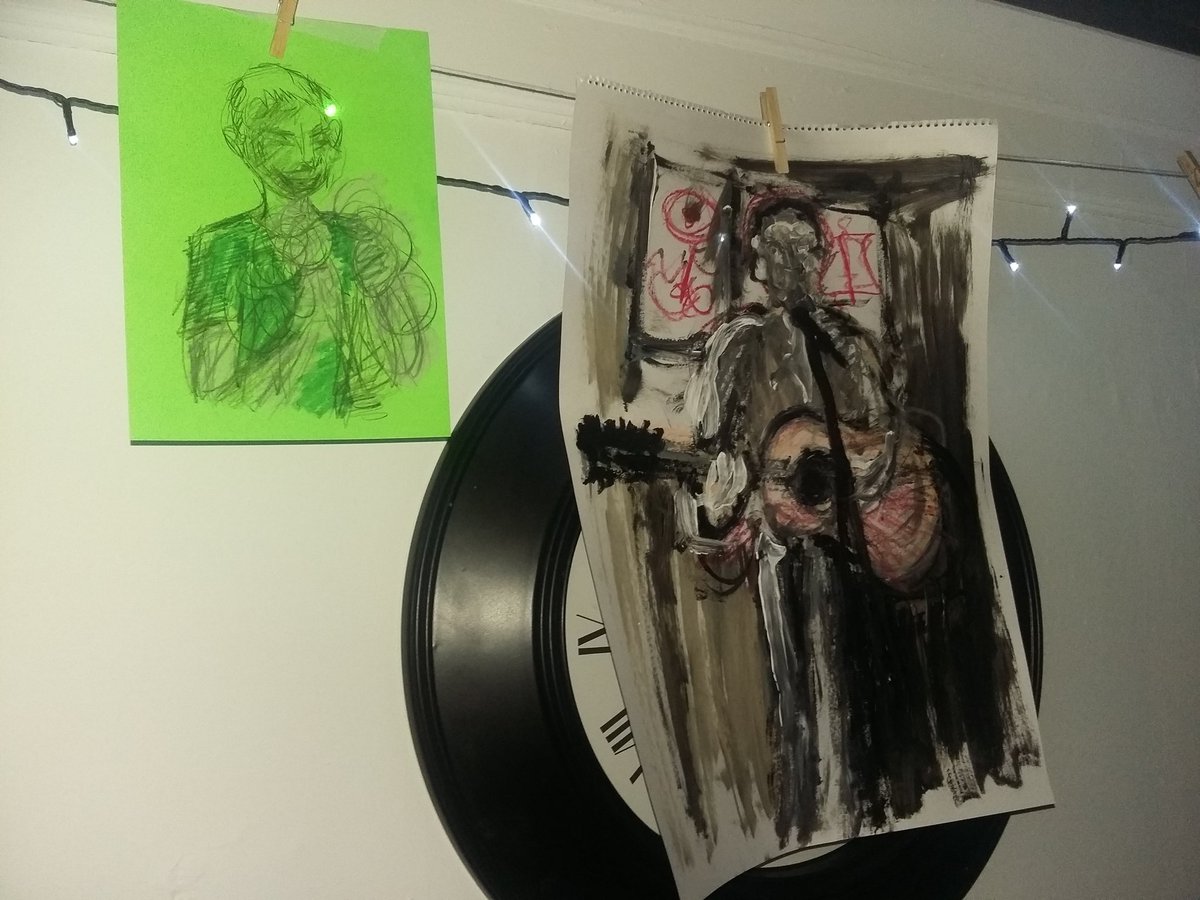 BeccaSmithArt's tweet photo. Live painting @GastownMacc #painting #livemusic #lifedrawing #STRANGERTHANLIFEDRAWING #macclesfield every two weeks https://t.co/BtilotCmdS