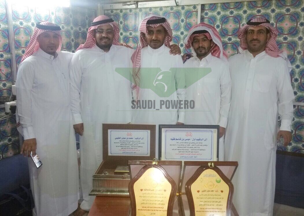 SAUDI_POWER0's tweet photo. ابطال يكرمون زملائهم بمناسبة الترقية 
ألف مبروك الترقيه للجميع و نسأل الله
 تعالى لهم التوفيق والعطاء 🇸🇦
#الحد_الجنوبي https://t.co/TO3eAnwREM