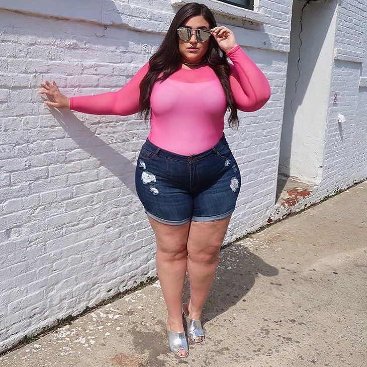 FTFSnaps's tweet photo. @biancafrombrooklyn kicking off shorts season with style 😎🔥🙌🍉 #FTFDenim #FTFSelfie (P.S. The long weekend sale is … https://t.co/ULkJsD6nhk https://t.co/u9UHpVx4WW