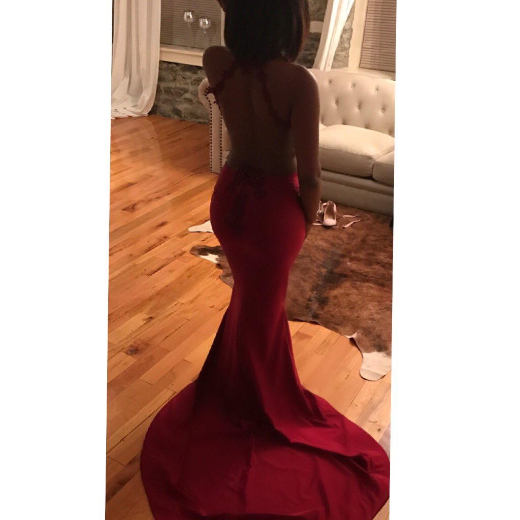 AnnLuchade's tweet photo. Simple things pleases me🥀#gown #details https://t.co/g7zFGPaNag