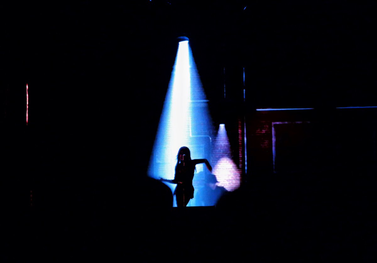 TMobileArena's tweet image. .@PaulaAbdul looking as beautiful as always, knows how to bring the energy to #Vegas! #TotalPackageTour