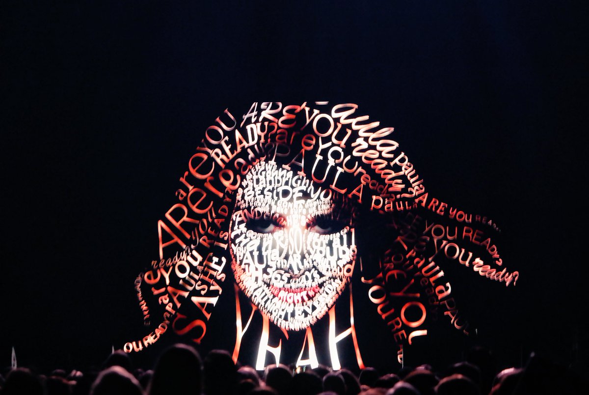 TMobileArena's tweet image. .@PaulaAbdul looking as beautiful as always, knows how to bring the energy to #Vegas! #TotalPackageTour