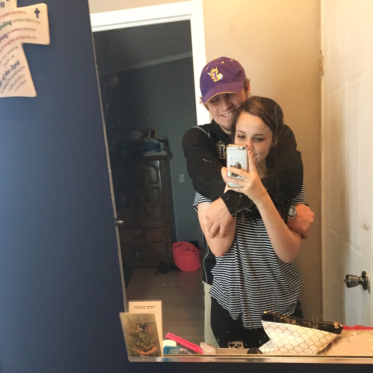 MH2882's tweet photo. I love this girl so much 💕 https://t.co/ZRNv01BA1E