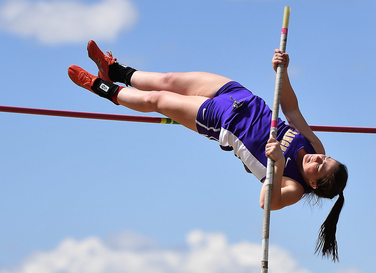 SportLivingston's tweet photo. @PHSGeyser Alexi Speas at #statetrack2017 https://t.co/8OXyeHwxea