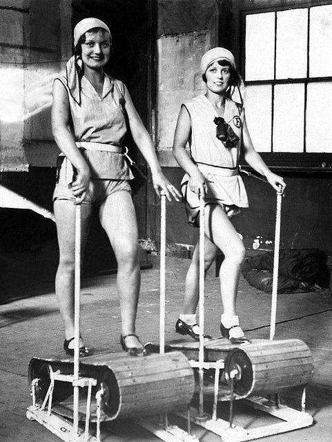 usacsmret's tweet photo. 1920s treadmill https://t.co/beBFmzAzTg