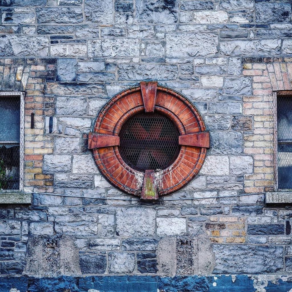 fxgeek's tweet photo. Fan hole.
.
On the shell of the old bolands mill building in Dublin, soon to be googled up. .
.
#texture #architct… https://t.co/57u1Drb80y https://t.co/yBC2L2pbxH