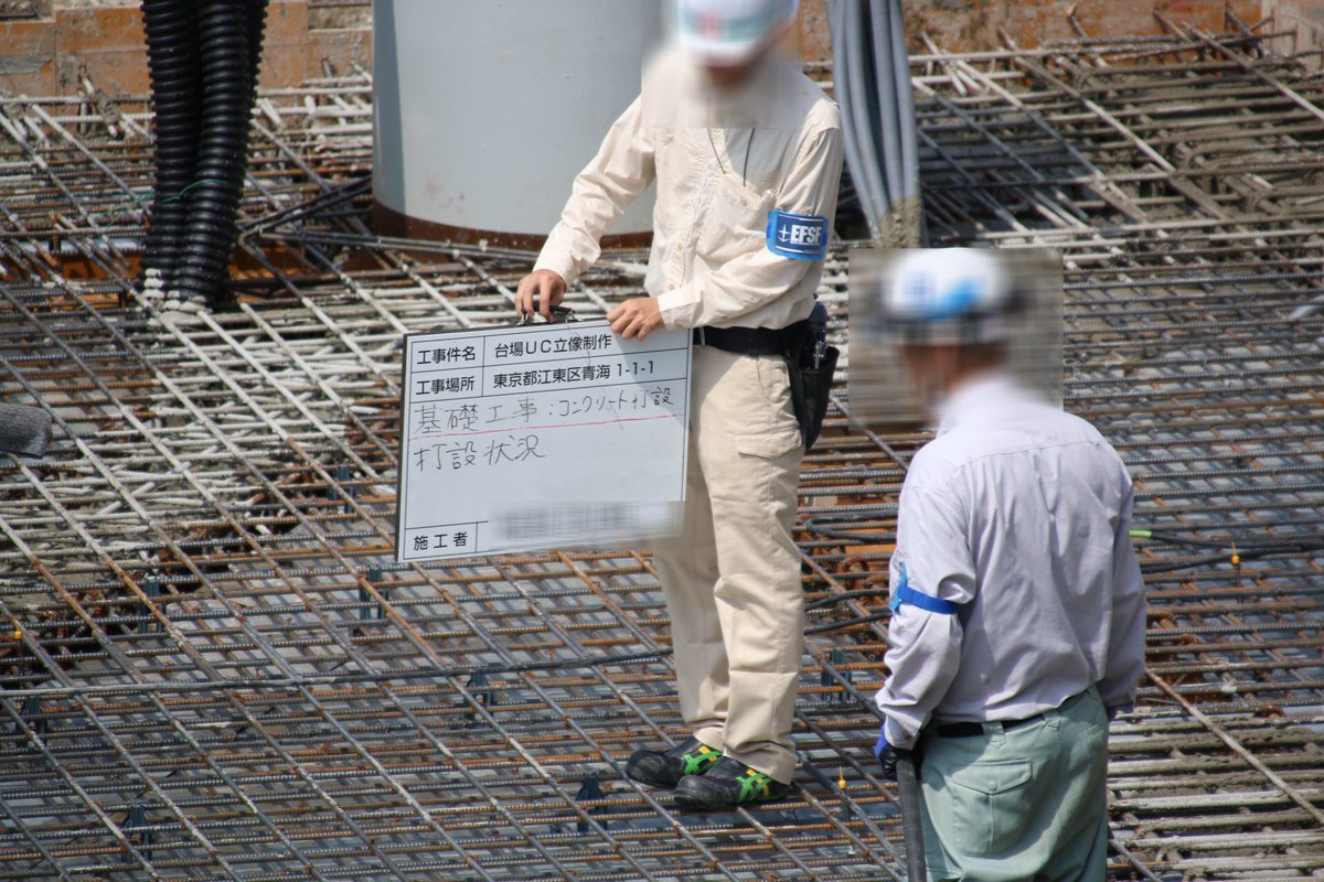 gundam_zousho's tweet photo. ユニコーンガンダム立像の建設件名が分かりました。
件名「台場UC立像制作」
作業員の腕章もかっこいいなぁ
連邦軍のマークにEFSFってなってる。 https://t.co/r1IrqKWMAj