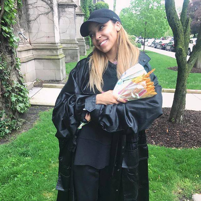 ohsojolie's tweet photo. A bouquet of french fries? Yas. https://t.co/SzjfWKhvai
