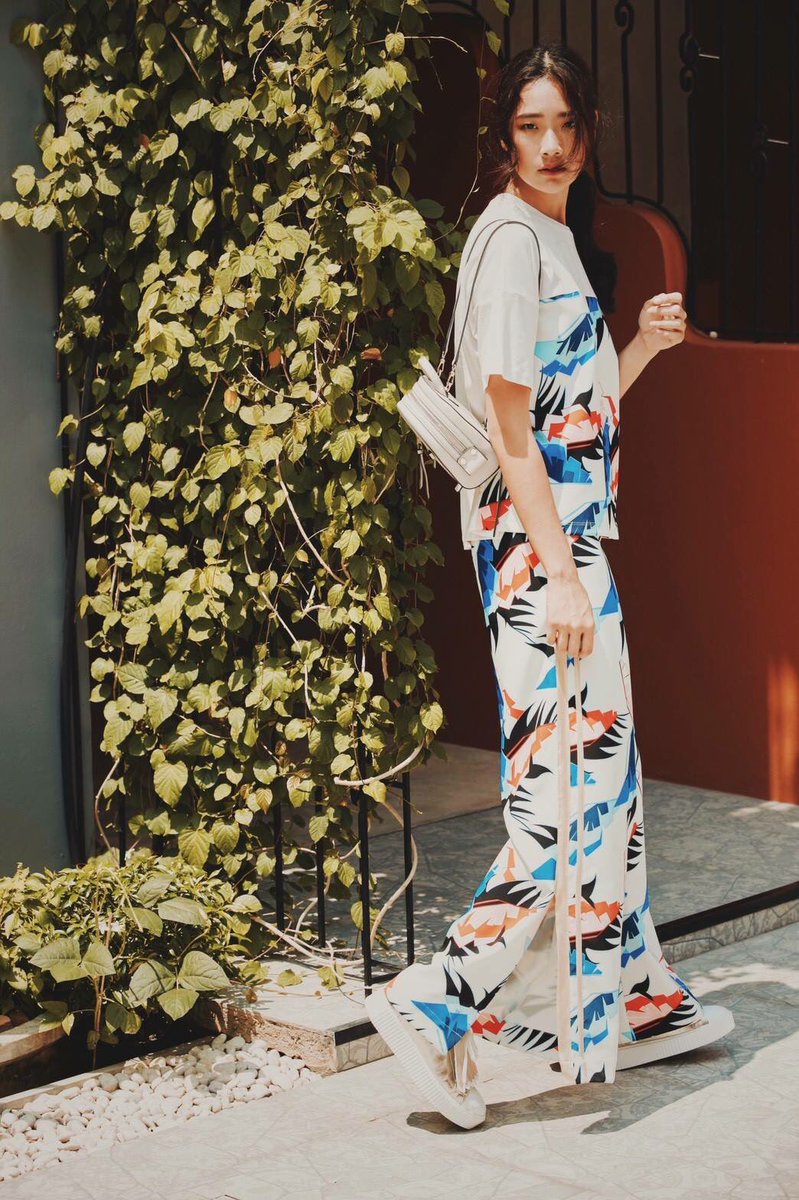 aokbab_fanclub's tweet photo. Aokbab with the Tropical Print style from Jaspal for Spring and Summer collection 2017 🏝🌷 ©Jaspal
#MakeItBlossom #Jaspal #SS2017 #aokbab https://t.co/tNPxdTUL1G