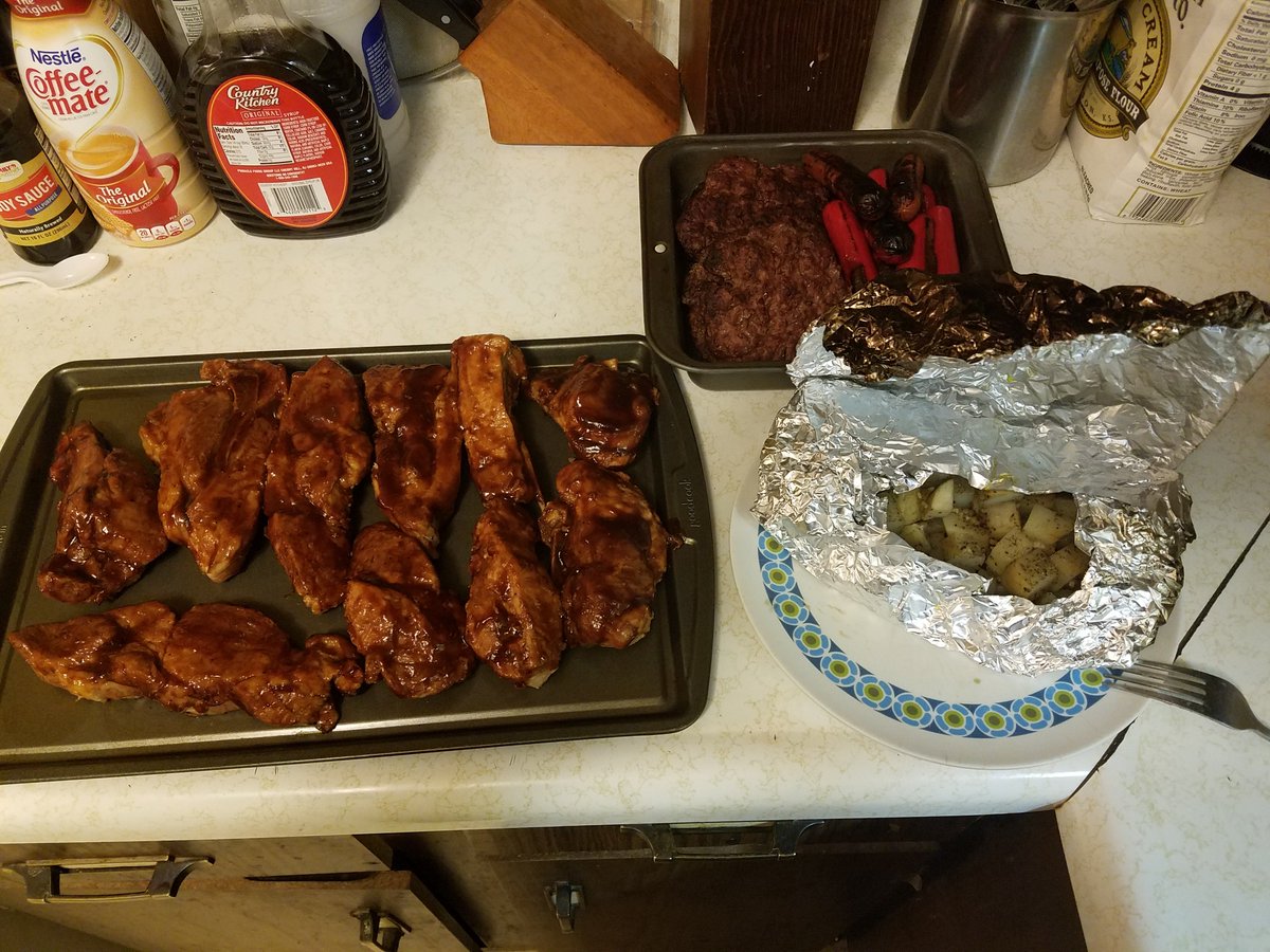 WildOglala4140's tweet photo. Chow Time With My Family #GoodTooHave #MyBeautifulWoman #AndKidsBack #FeelComplete https://t.co/Ed4B5xcAnS