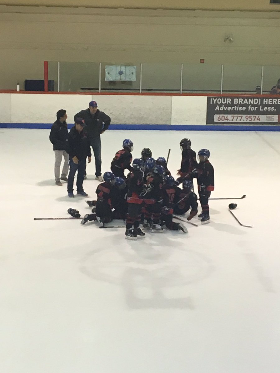 VanWarbirds07's tweet photo. What a finish. Thanks #jrchiefs for a nail biter. @SMeltdownT #bronzemedalgame #07AA #shootout #warbirdswin https://t.co/K5k4Z1pzST
