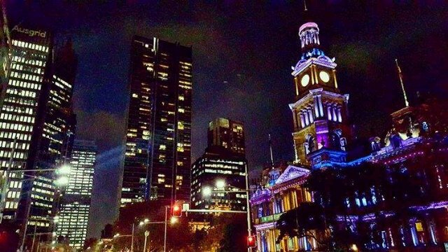 #Honeymood Honeymoonnya segera menyusul HA HA <a href="/ZHaamo/">Neth[a]</a> #Sydney #Australia #SkysCreaver inda crowd night.