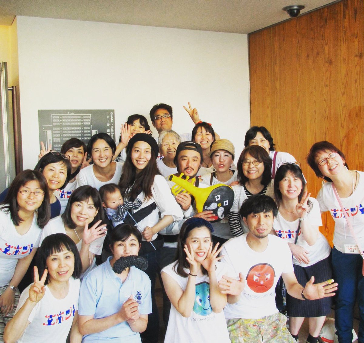 キャビンカンパニー V Twitter エホントまつり 皆で絵本の読み聞かせをして 絵本セラピスト協会代表の岡田さん 小学一年生 編集長の渡辺さん 演出家の花井さん 主催者のエホントさんとのトークイベント ブログに写真を載せてます みてね T Co