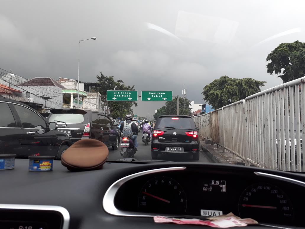 RSevrakiar's tweet photo. @RadioElshinta dari arah perumpung menuju tebet arus lalin padat merayap , kecepatan lebih kencang dari pejalan kaki. https://t.co/eyF3gFADgv