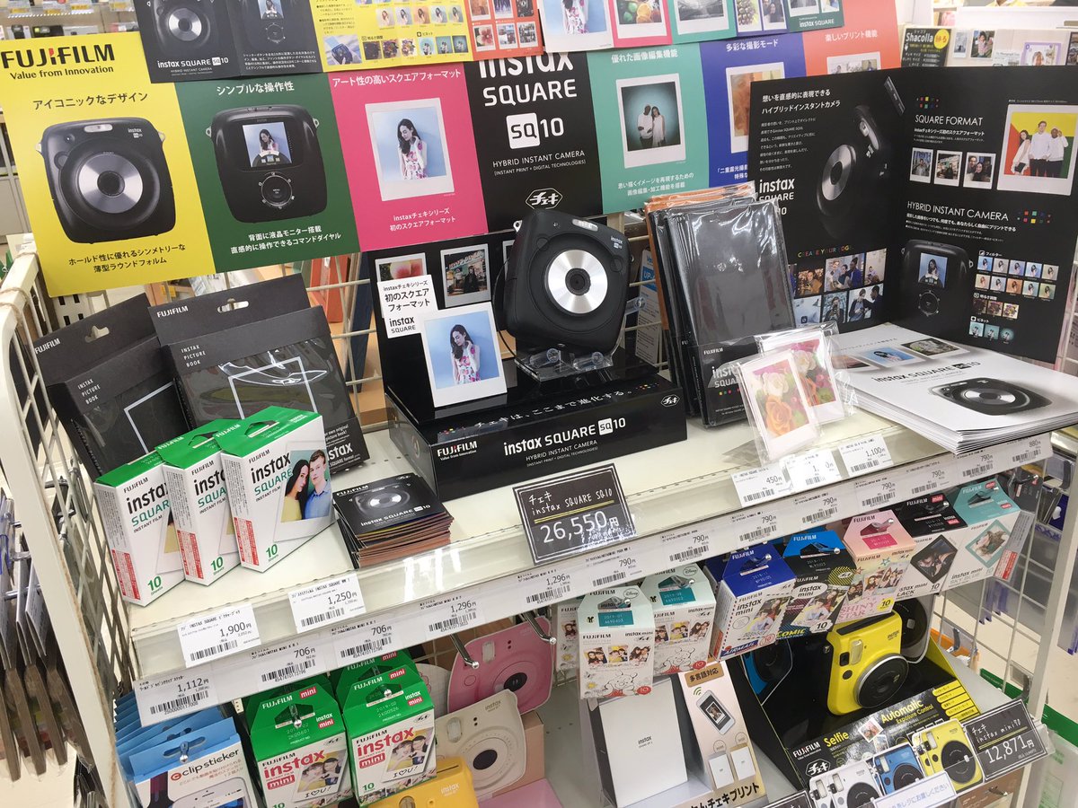 kitamura_8436's tweet photo. チェキはここまで進化した！
instax SQUARE SQ10が先日より店頭販売しております。
大人気のましかくサイズのチェキです！！
SDカードがあれば以前撮影されたお写真をいつでも自由にプリントできます🎞

#チェキ #ましかく #SQ10 #キタムラ https://t.co/503JAeOJv8