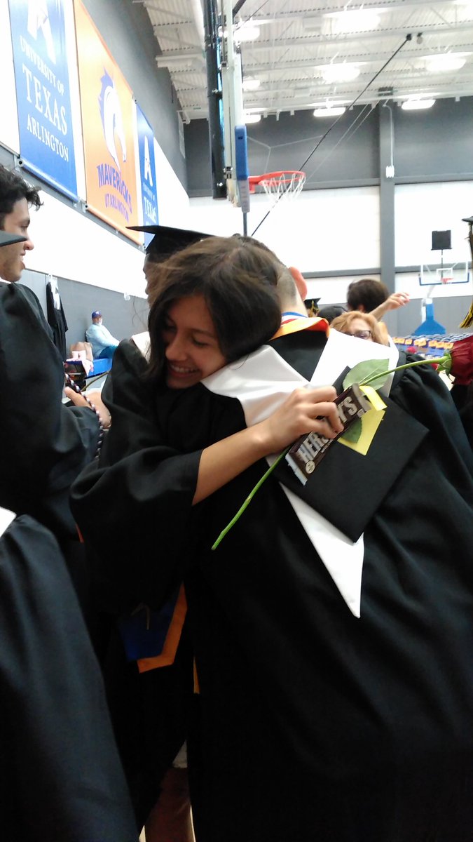 IsgittAPLit's tweet photo. #KISDGrad17 Hugs https://t.co/YDMXfrb8T6