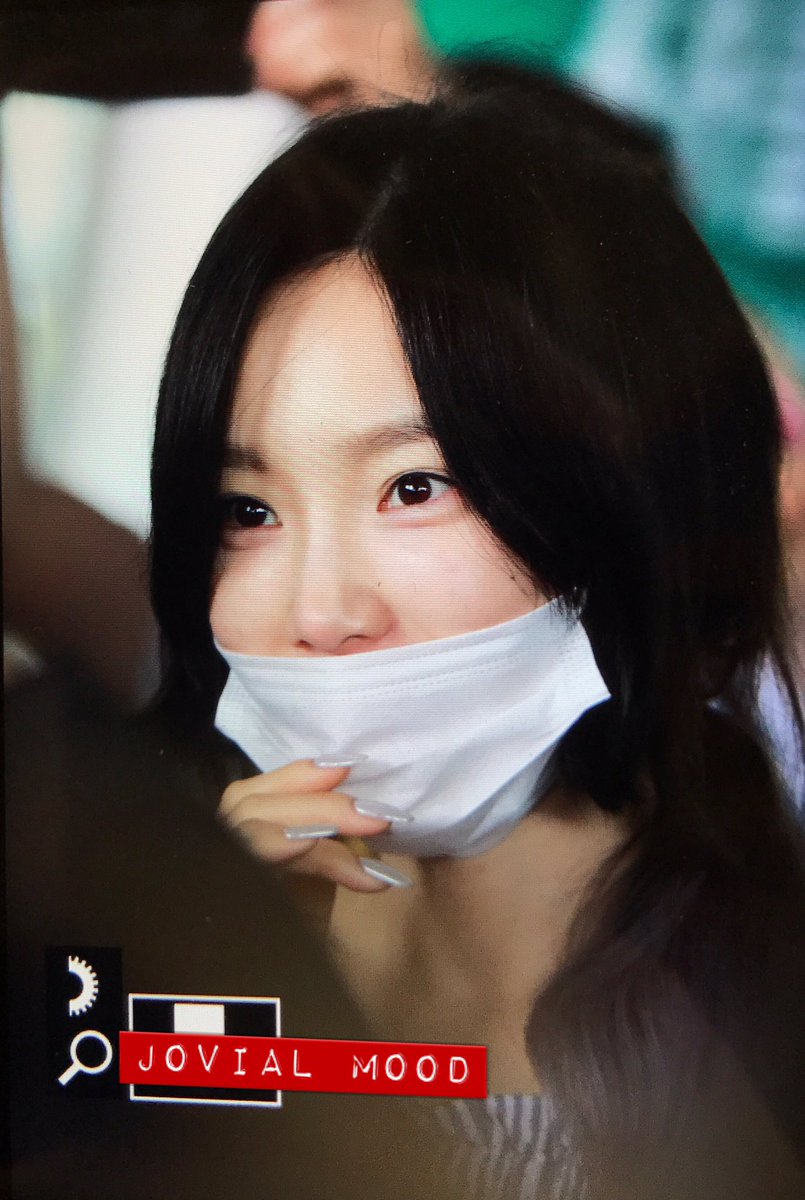 [PIC][29-05-2017]TaeYeon trở về Hàn Quốc vào sáng nay DA9VpF6VYAEXxrt