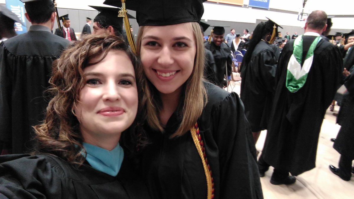 IsgittAPLit's tweet photo. #KISDGrad17 Cute grads https://t.co/Nn6jWhzIyl