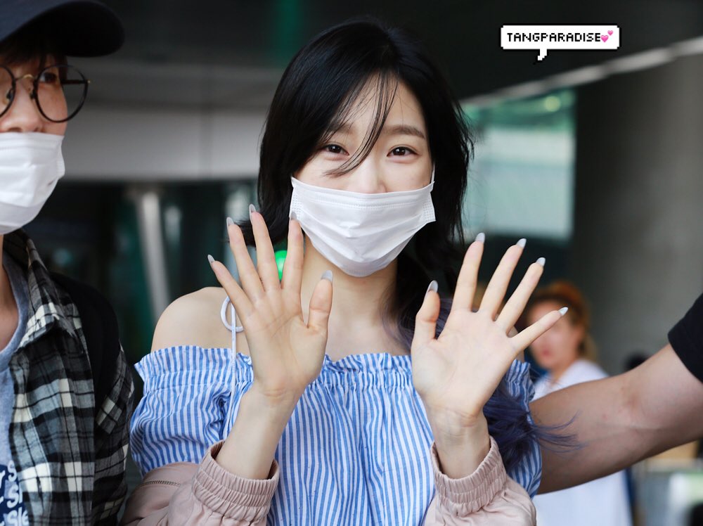 [PIC][29-05-2017]TaeYeon trở về Hàn Quốc vào sáng nay DA9WgvuVYAA28JP