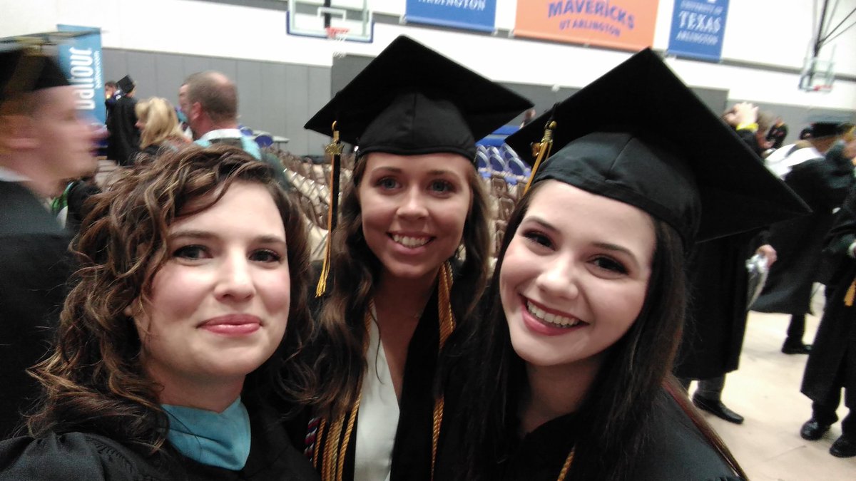 IsgittAPLit's tweet photo. #KISDGrad17 https://t.co/tTyBDIY8gV