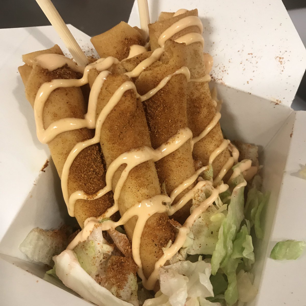 CrnrPubKitchen's tweet photo. This #SPRINGROLLSUNDAY we're debuting the Krab Rangoon dusted in bay seasoning w/ our spicy mayo
#CornerPubGrub #CPK #MayfairlyDelicious https://t.co/L03H8zlKAv