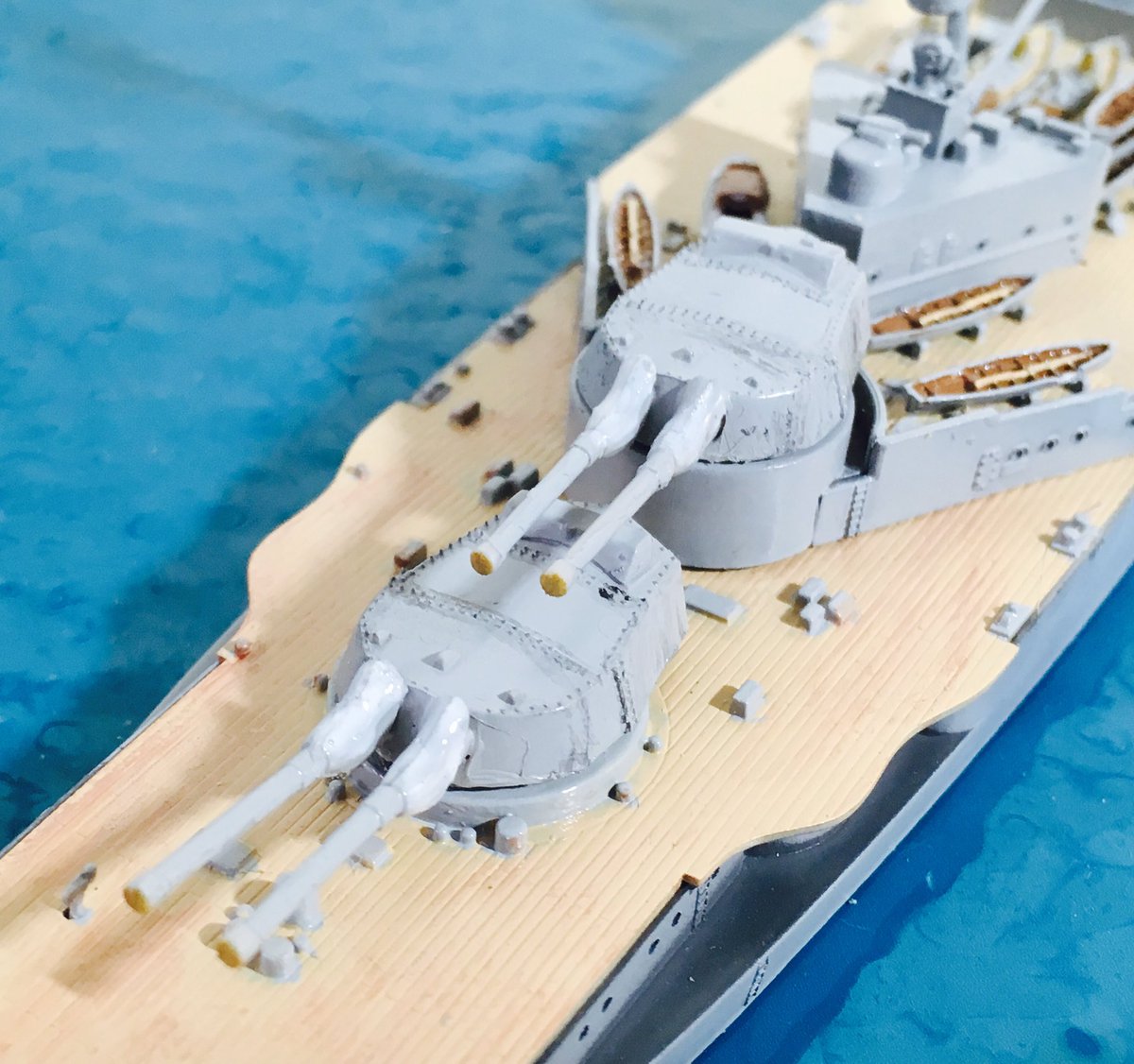 白沢亭 On Twitter 弾数 2100発 各砲150発 照明弾 100発 副砲 は設計段階で16門搭載予定が クイーン エリザベス の結果により14門へ減少 うち2門は艦首楼甲板へ移設 副砲搭載予定部は閉塞され装甲